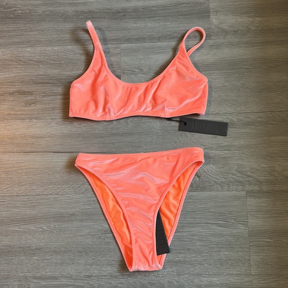 Coral orange velvet slight dip neck line swimsuit set. - Picture 9 of 16
